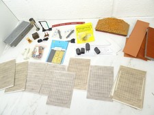 OO GAUGE MODEL RAILWAY ITEMS PAVING SLABS/PEOPLE/WATER TOWER (LOOK)