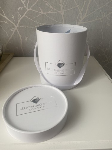 White flower hat boxes - ,