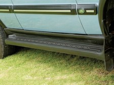 LAND ROVER DISCOVERY 2 TD5/V8 RUBBER SIDE STEPS AND FRONT MUDFLAPS DA8534