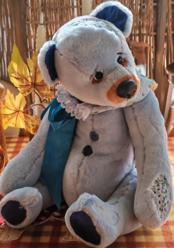 Artist bear - artist, (
