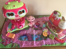 My Little Pony 2006 Ponyville Pinkie Pie's Balloon House and Sweet Shoppe