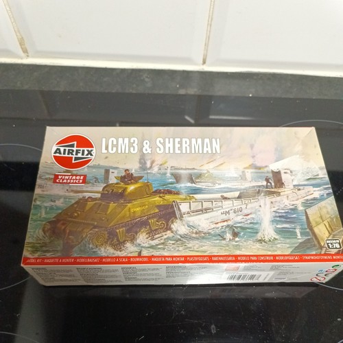 Airfix lcm3 and sherman - 1/76,