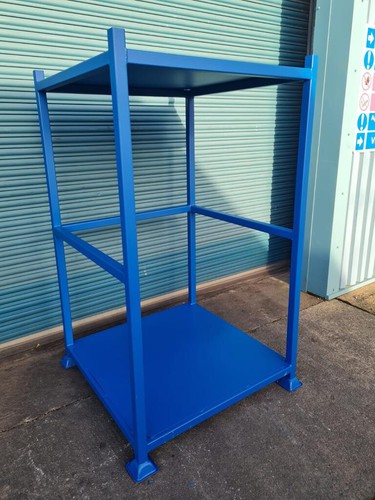 Roofed metal storage stillage - roofed,
