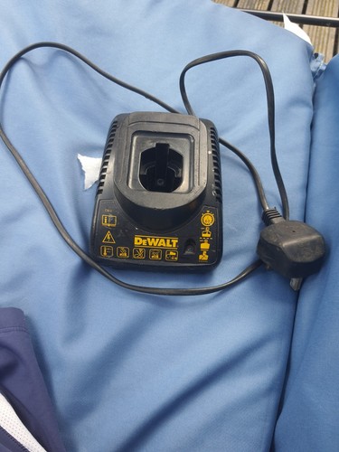 Dewalt de9118 battery charger - battery,