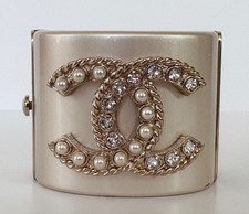20S CHANEL PEARLY  RESIN