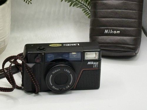 Nikon l35af 35mm point and - point,