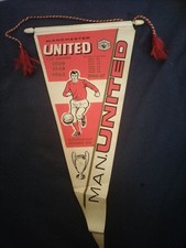 RARE VINTAGE MANCHESTER UNITED VARIOUS CUP WINS PENNANT FROM THE LATE 1960S