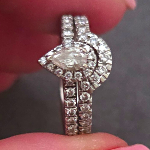 18ct white gold - gold, pear