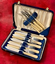 Vintage (1881); John Round & Sons Silver-Plated (A1) Fish Cutlery Boxed Set