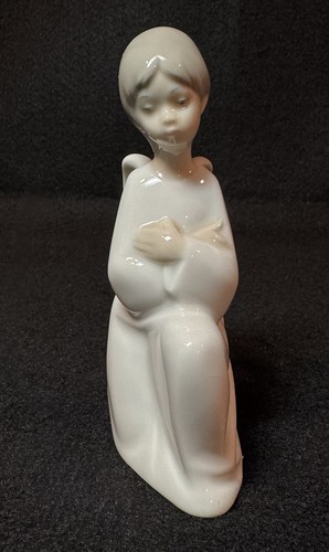 Vintage lladro nao - nao, kneeling