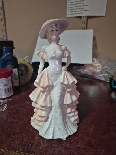 Cafe royal figurine - royal,
