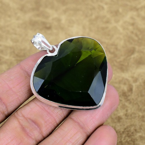 Natural peridot gemstone - peridot,