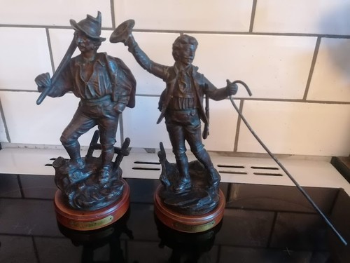 Pair spelter figurines au - pair,