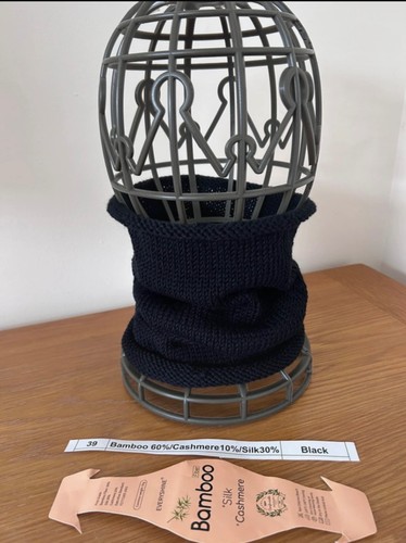 Hand knitted black - black,