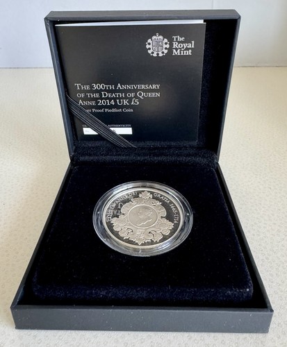 Royal mint 2014 - £5, silver