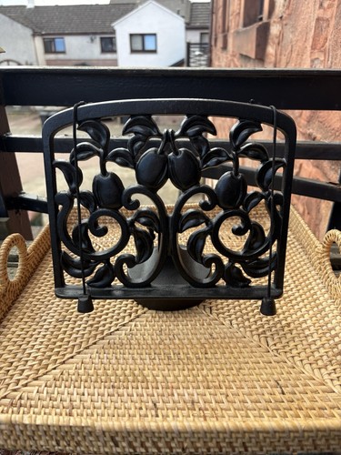 Black cast iron fruit - cast,