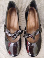 Nearly New! Ladies Riva Black