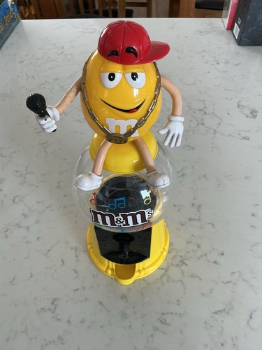 Dispenser in red - m&m's, and