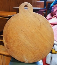 ANTIQUE WELSH CHOPPING BOARD / BREAD BOARD        FREE UK POSTAGE
