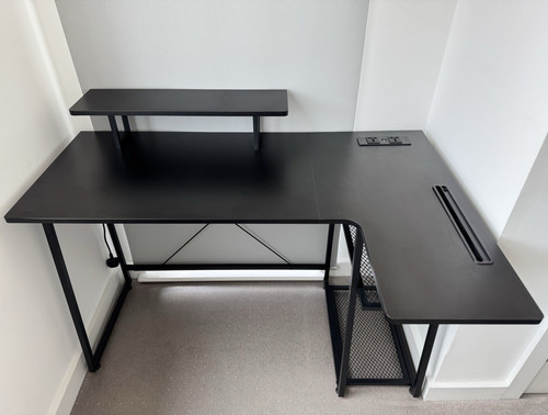 Black shaped corner computer - black,