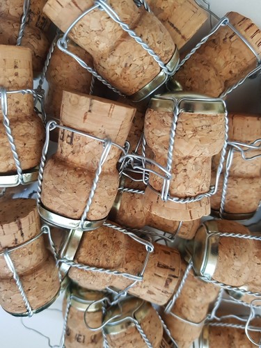 100 used champagne - 100,