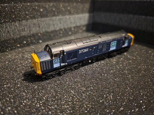 Graham farish gauge class 37 - class,