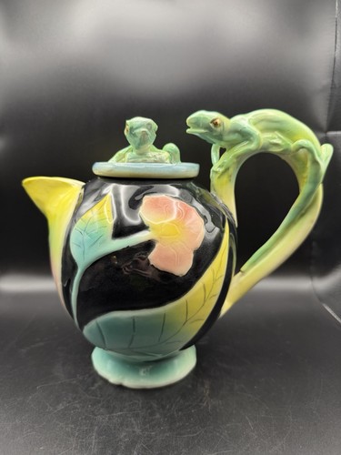 Majolica style teapot - style,
