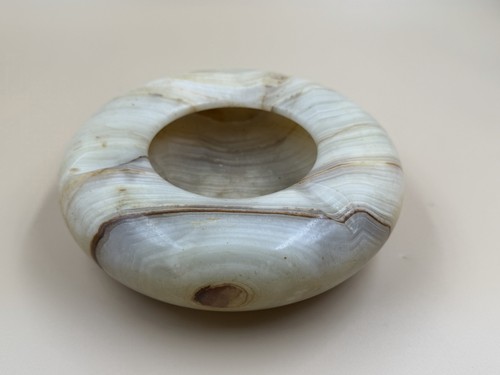 Vintage pretty round onyx - pretty,