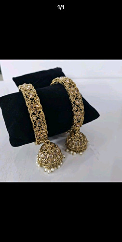 Gold tone crystal pearl - tone,