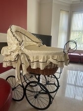 Vintage Wicker Baby Crib (Retro)