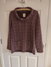 Mantaray Burgundy And White