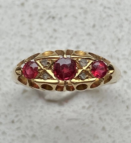 18ct gold red stone - gold,