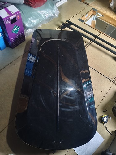 Halfords roof box with bars - box,