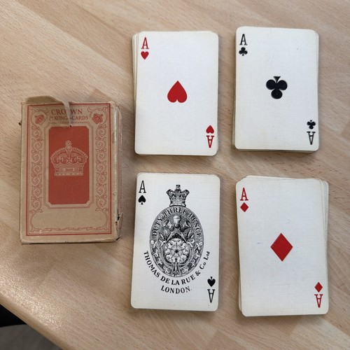 Full set crown playing - set,