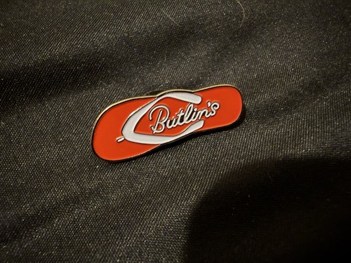 Butlins sandal pin badge - pin,