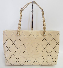 CHANEL CC Patent Leather