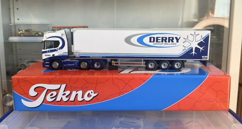 Tekno scania 560r 6x2 - 1/50,