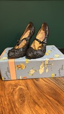 Irregular choice Cortesan