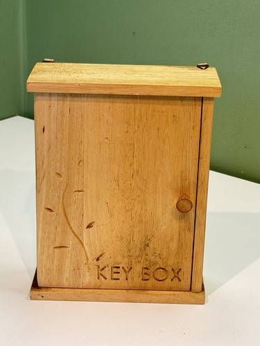 Wooden key box hooks holding - box,
