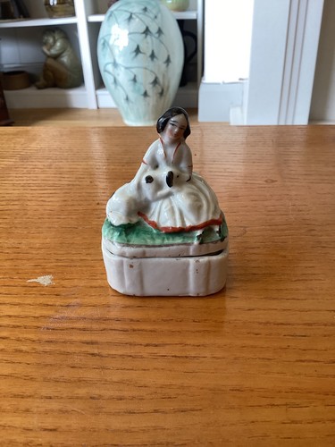 Staffordshire figure women - staffordshire,