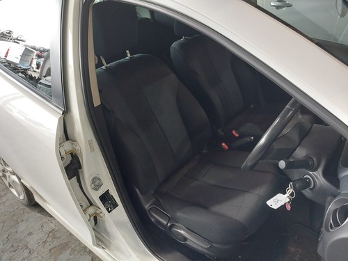 Seat front right - mazda, 2