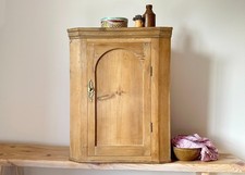 Hanging Pitch Pine Corner