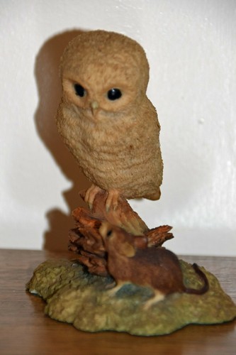 Border fine arts - resin, owl
