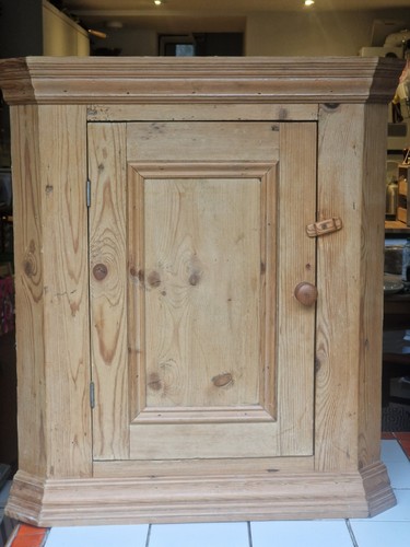 Vintage pine corner - pine,