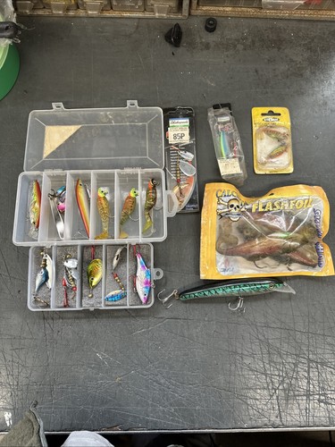 Job lot fishing lures - 20+,