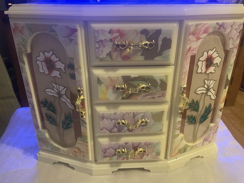 Pretty vintage musical plastic - musical,