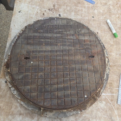 Round cast iron manhole - round,