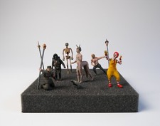 'Hell Souvenir' figures By