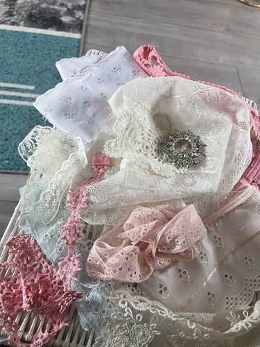 White pink embroidered - pink,