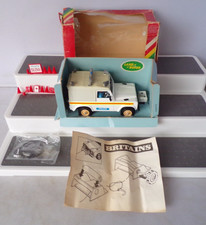 BRITAINS 9691 POLICE LAND ROVER DEFENDER 90 BOLLARDS SIGNS WINCH